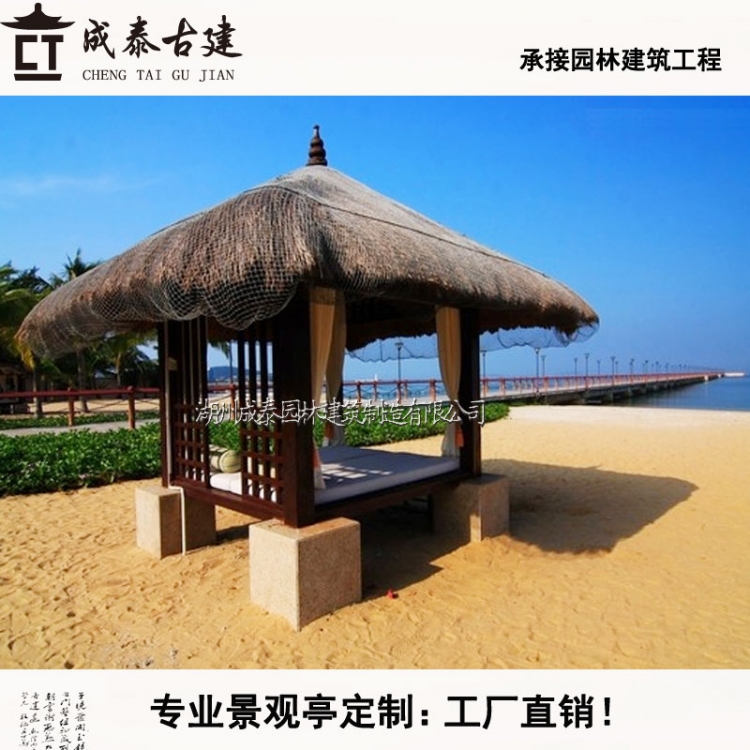 海边沙滩茅草休闲四角亭